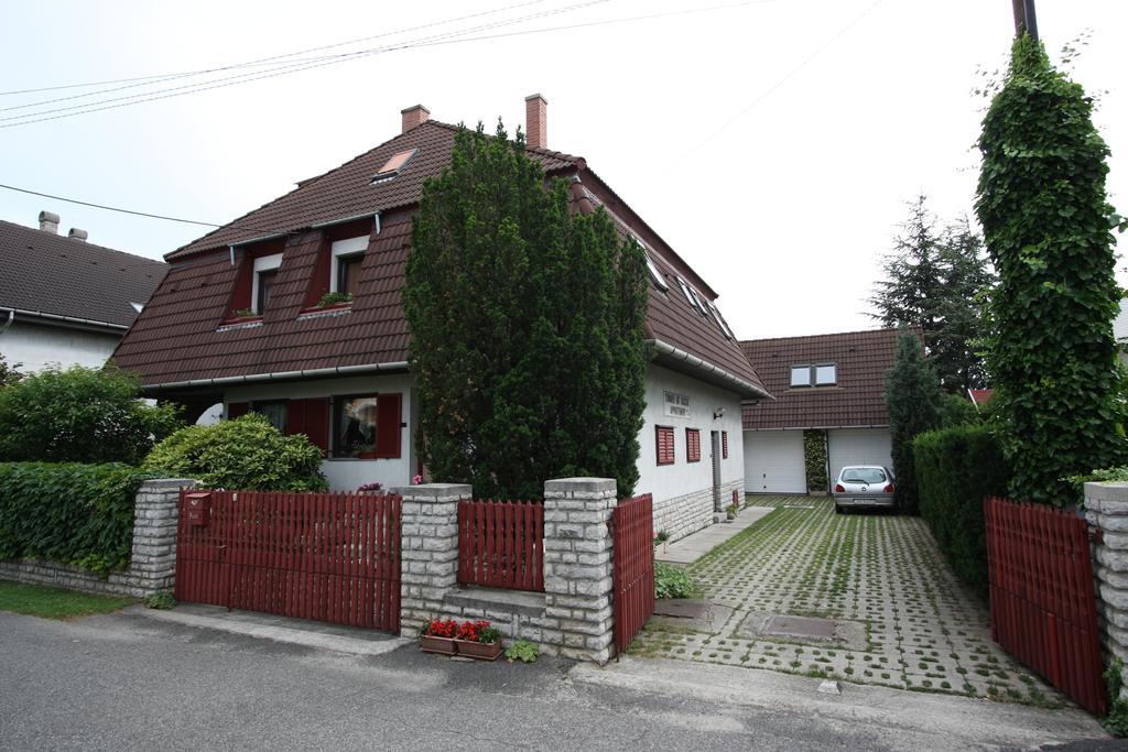 Fuevesi Vendeghaz Hotel Balatonfured Exterior photo