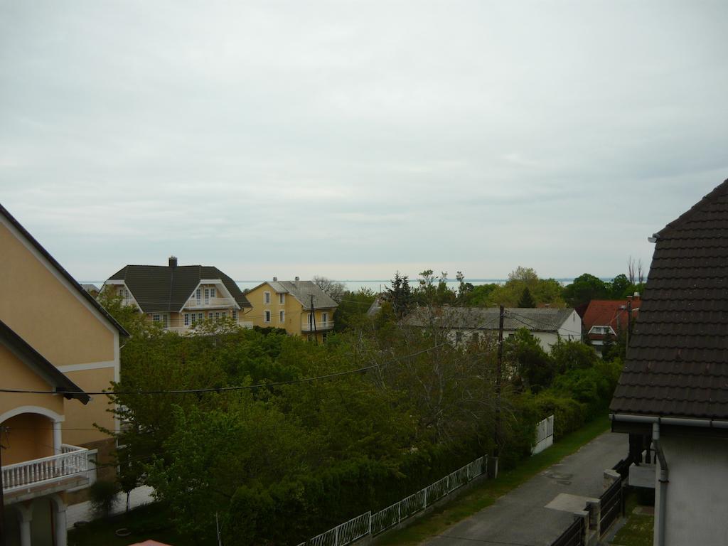 Fuevesi Vendeghaz Hotel Balatonfured Exterior photo